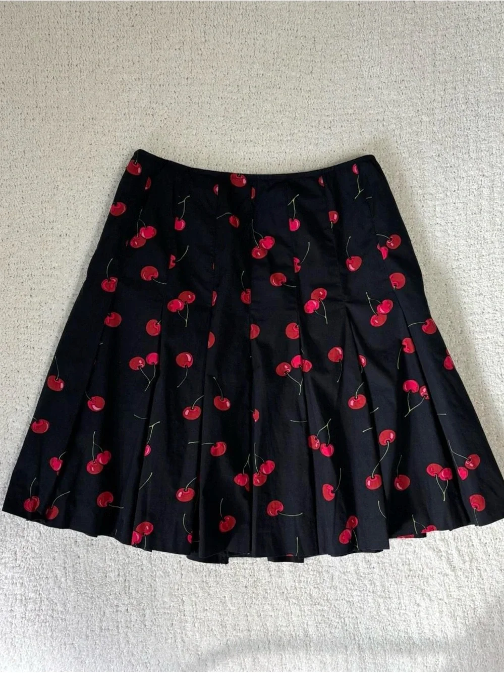 Context cotton cherry print pleated skirt
